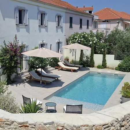 Villa Mira With A Heated Pool And A Sea View Božava Екстериор снимка