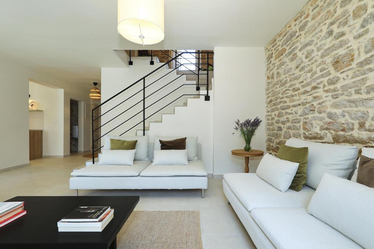 Villa Mira With A Heated Pool And A Sea View Božava Екстериор снимка