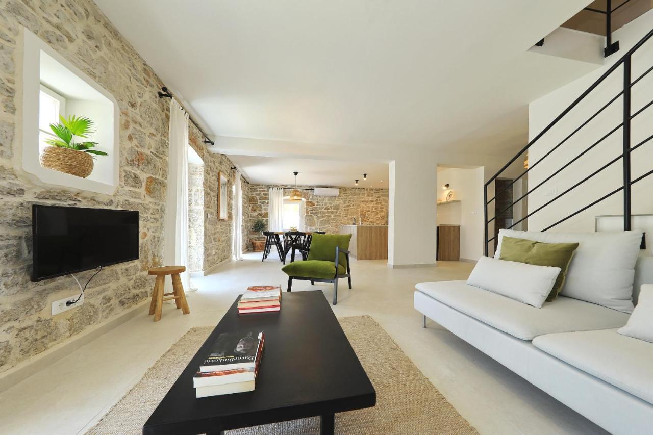 Villa Mira With A Heated Pool And A Sea View Božava Екстериор снимка