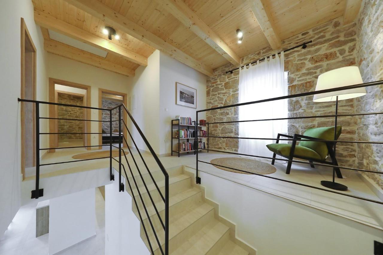 Villa Mira With A Heated Pool And A Sea View Božava Екстериор снимка