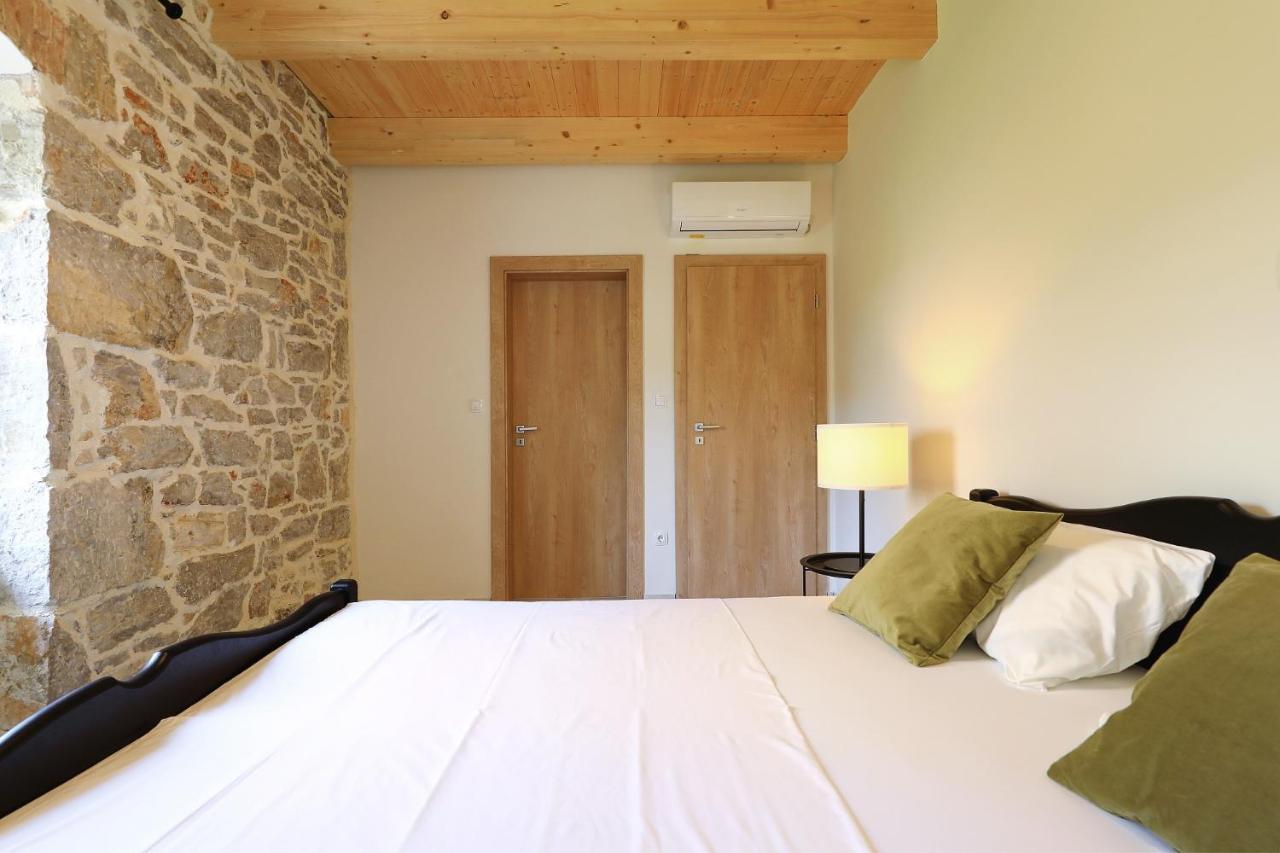Villa Mira With A Heated Pool And A Sea View Božava Екстериор снимка
