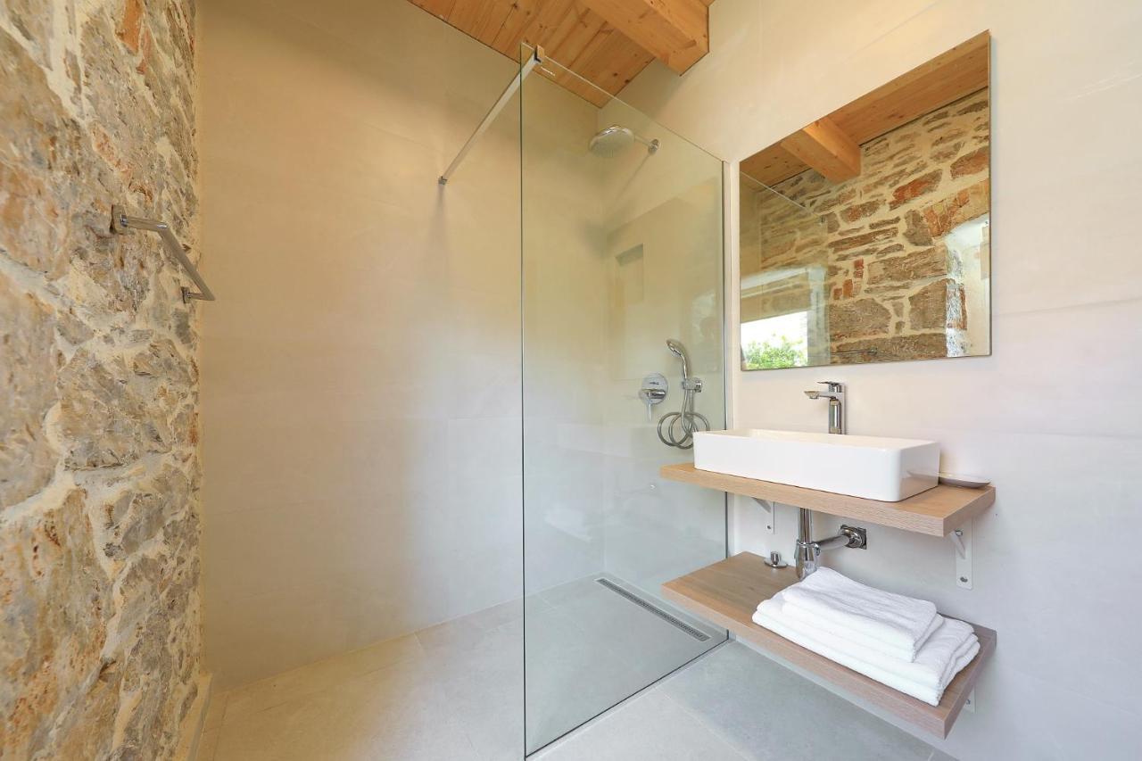 Villa Mira With A Heated Pool And A Sea View Božava Екстериор снимка