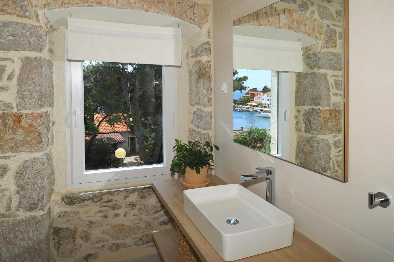 Villa Mira With A Heated Pool And A Sea View Božava Екстериор снимка